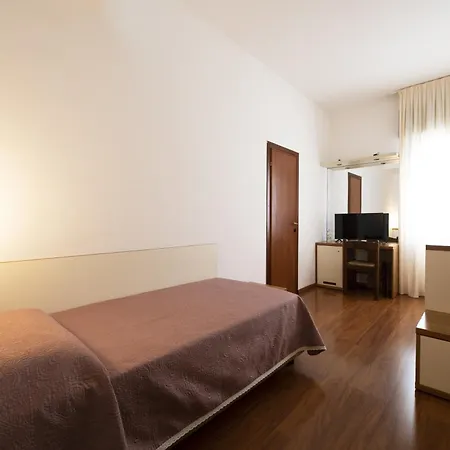 Vienna Hotell 3*