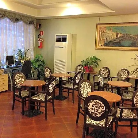 Vienna Hotell 3*